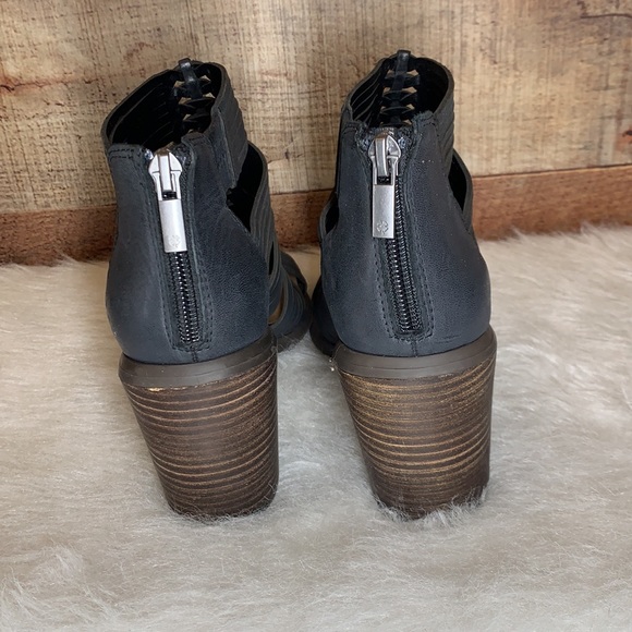 LUCKY BRAND Black Strapy Darvie Sandal Block Heel - Picture 2 of 11